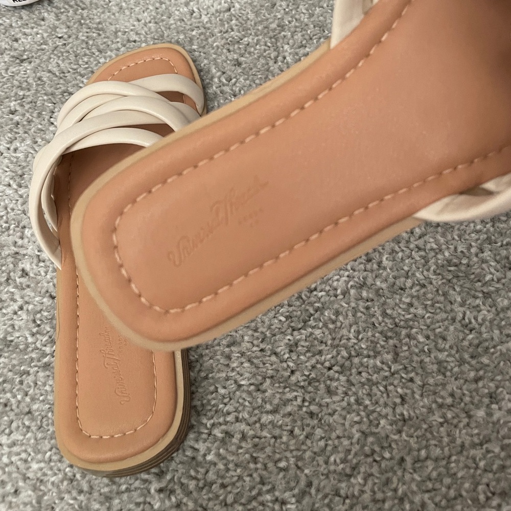 *Target sandals* - Picture 4 of 4